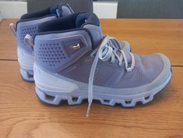 On Wanderschuhe lila