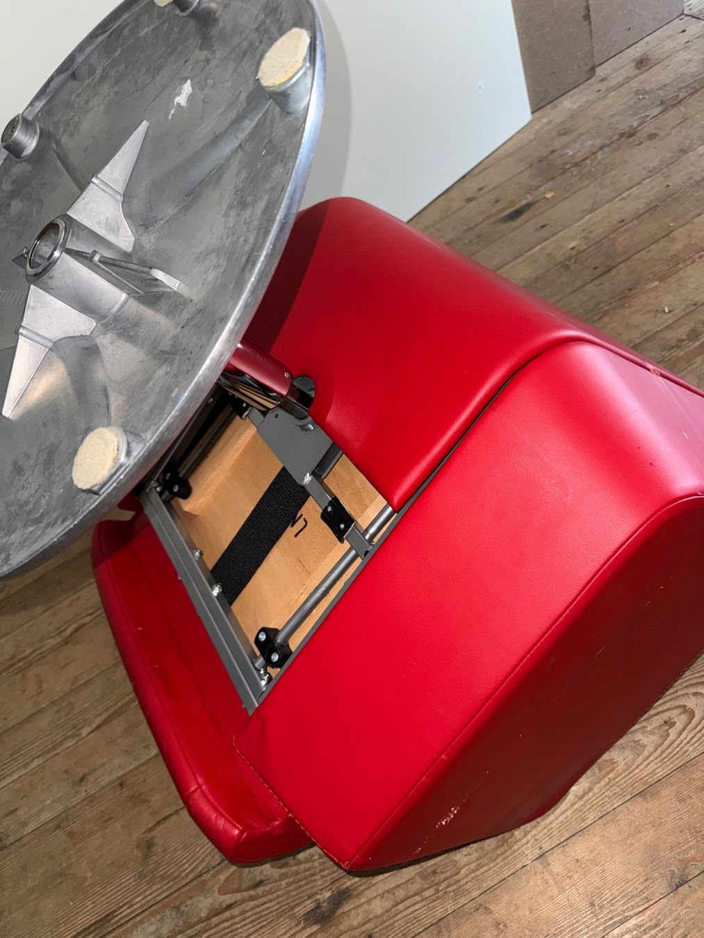 Giroflex Stühle: Stoll Giroflex 21 - 6091 Designed by Paolo Fancelli - Nr.3 – Defekt aus Aesch ZH von superpotato 5