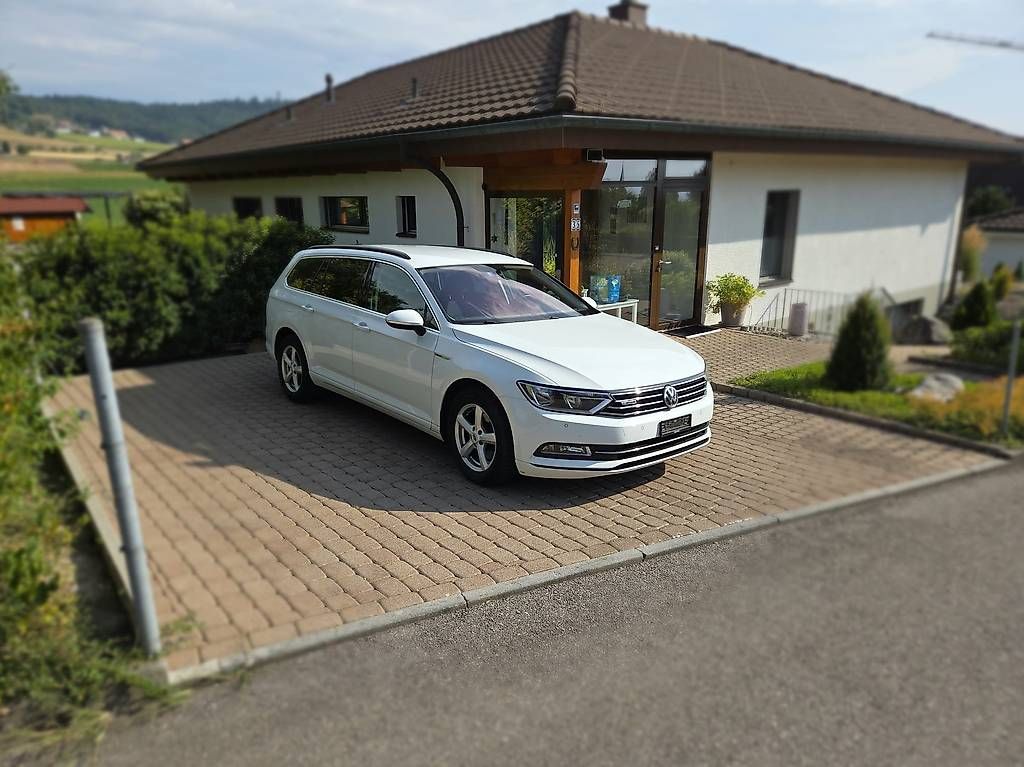 VW Autos: VW Passat Variant 2.0 TDI Weiss – D'occasion à Seedorf BE par JacundBas