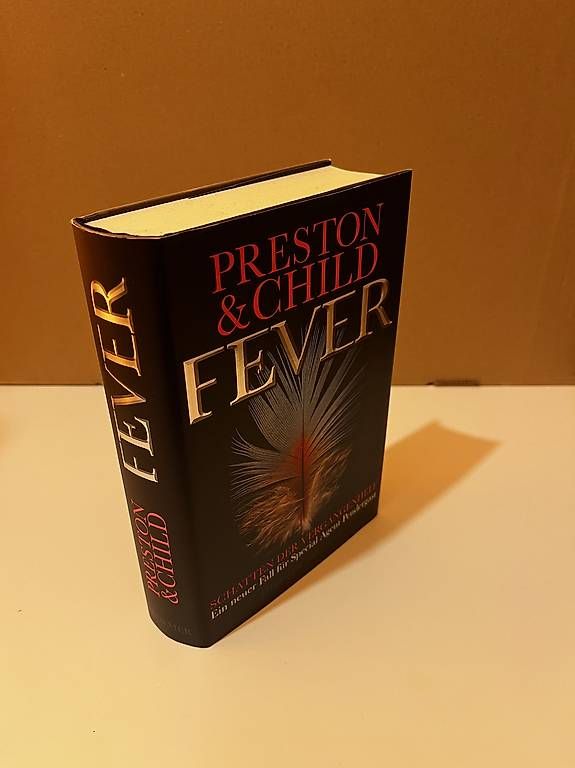 Livres: Fever- Preston & Child – D'occasion à Zürich par Pingu55555