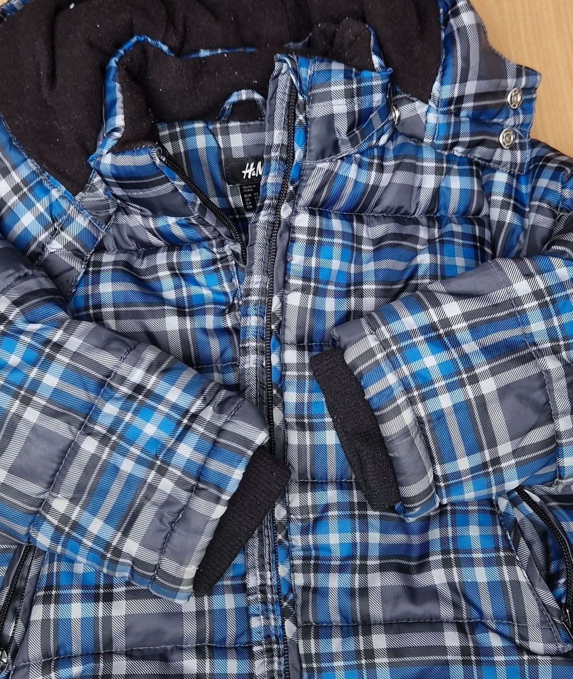 H&M Vestes & Manteaux: Kinder Winterjacke H&M – D'occasion à Hornussen par Rysrys 1