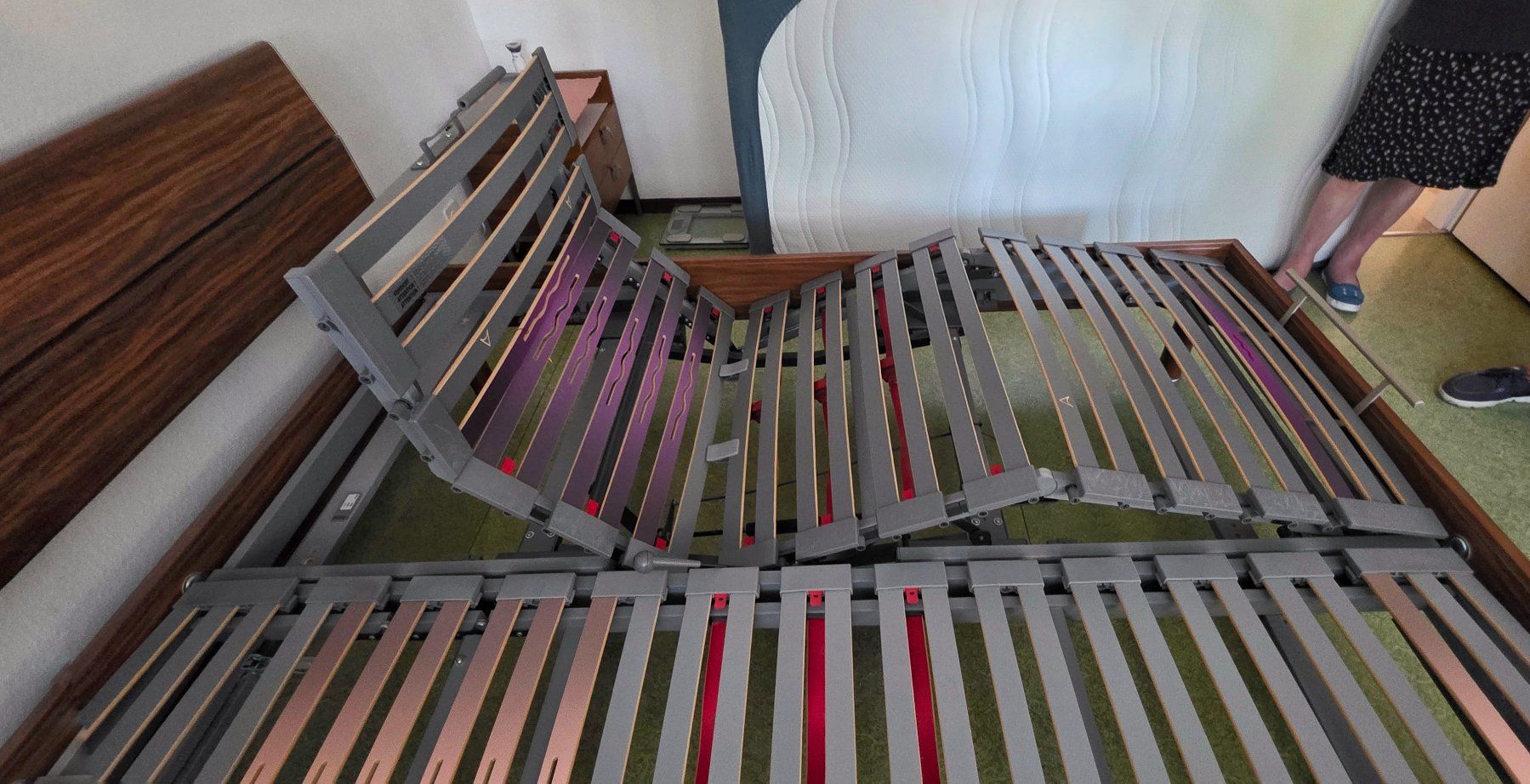 Betten: Doppelbett 200x180 mit einseitig verstellbarem Rost – Gebraucht aus Dotzigen von Housi69 1