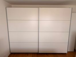 Schwebetürenschrank