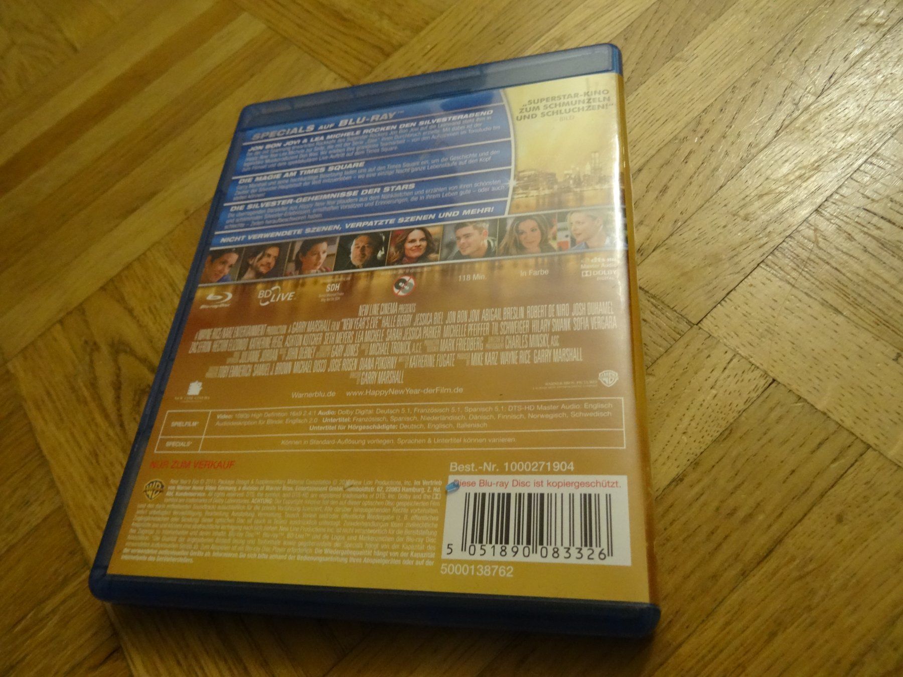 Tutti i DVDs: Happy New Year BLU-RAY – Usato da Olten venduto da Disc-Verkauf 2