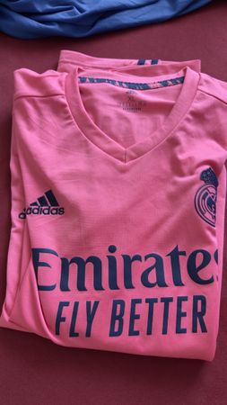 2 MalReal Madrid Fussball Trikot Grösse XL Pink Sommer 2024