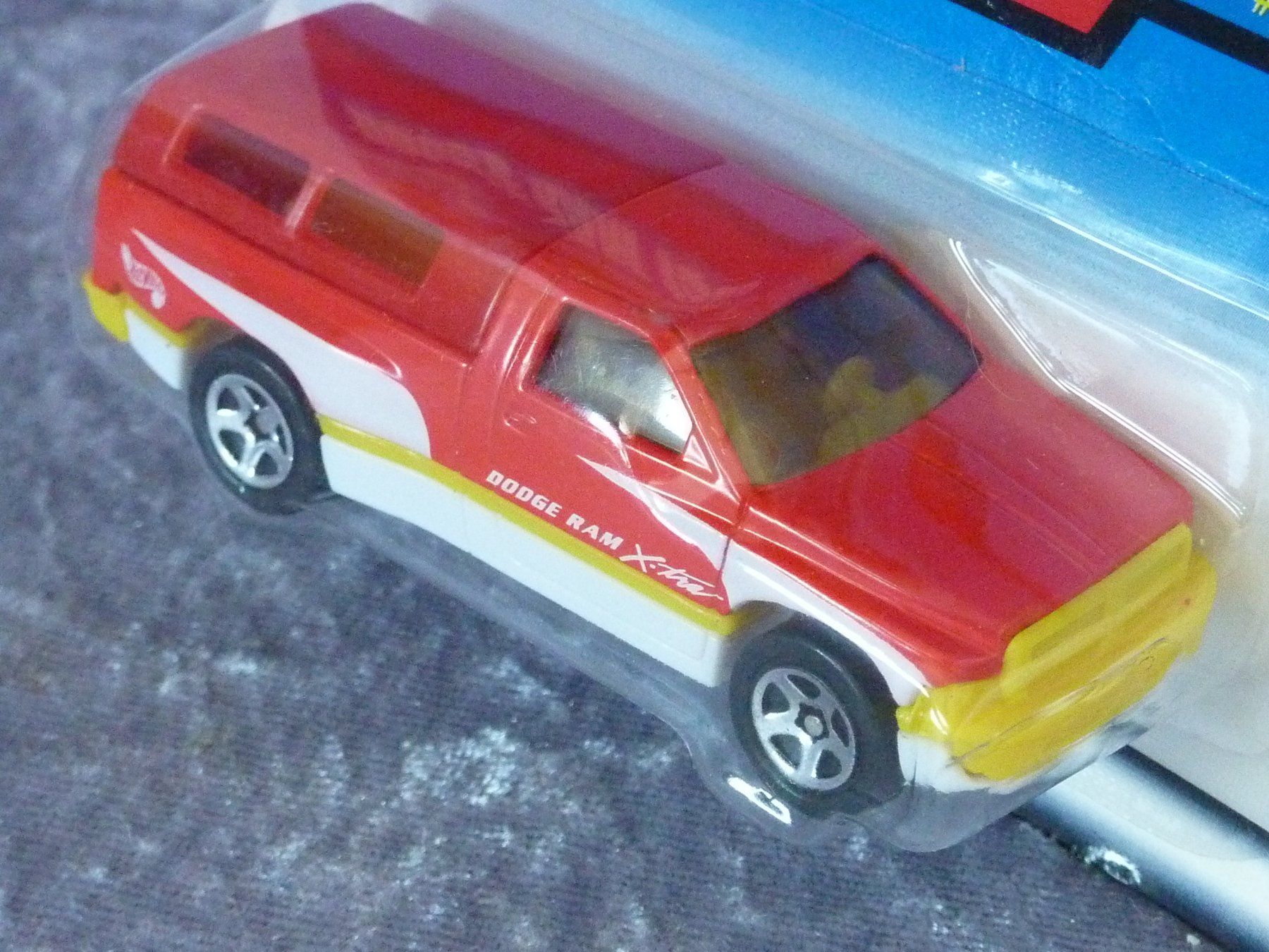 Dodge Modellini d'auto: Dodge Ram 1500  1:64 – Nuovo e nell'imballaggio originale da Dürrenäsch venduto da Cobra1ch 2