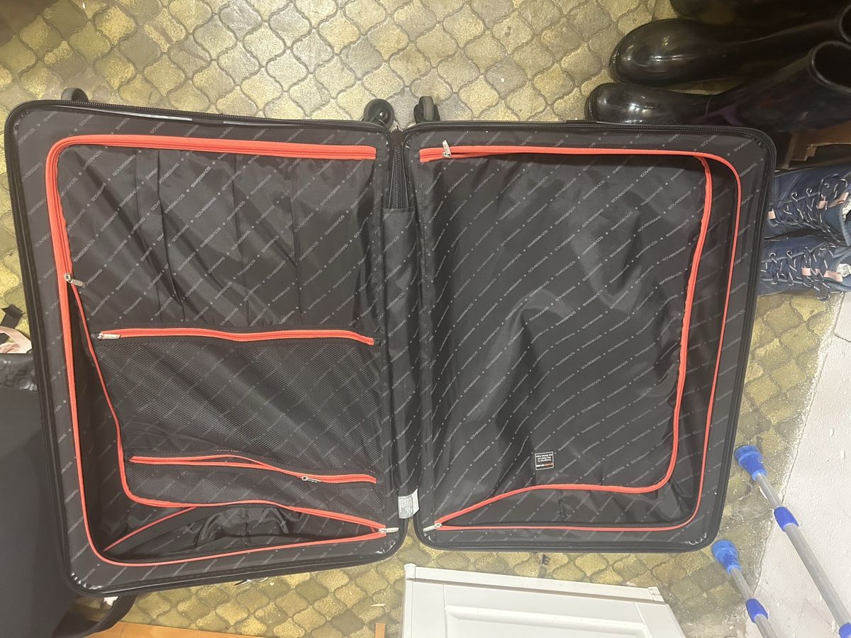 Valises de voyage: Toller Koffer – D'occasion à Allschwil par selake990673 3