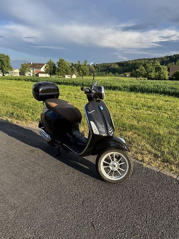 Vespa Scooter: Vespa Primavera 125 – Usato da Zürich venduto da Rim_177