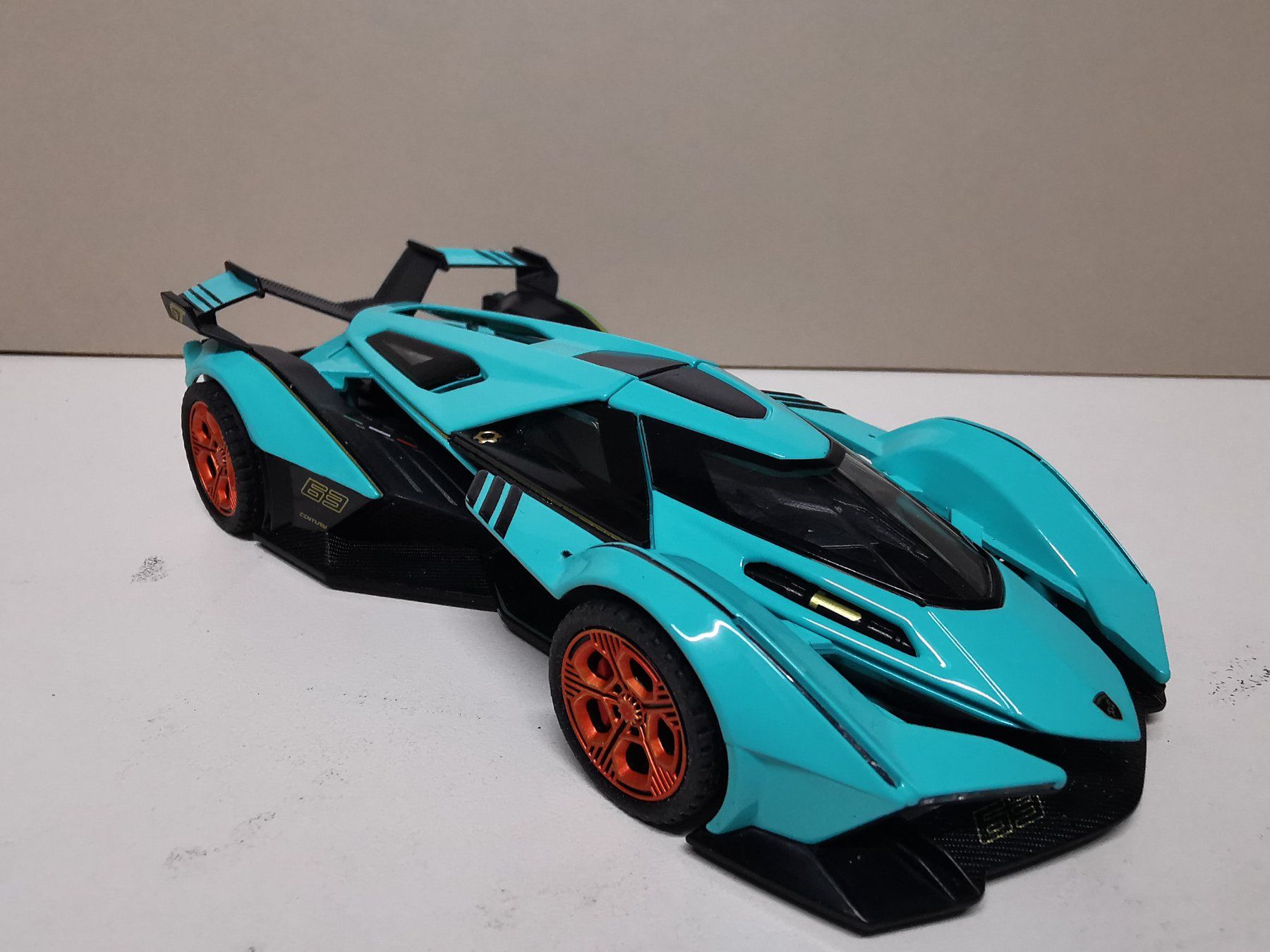 Rennbahnen: Rennbahn Scenerie Lamborghini V12 Vision 1/32 Pullback – Gebraucht aus Winterthur von Lonpos1 1