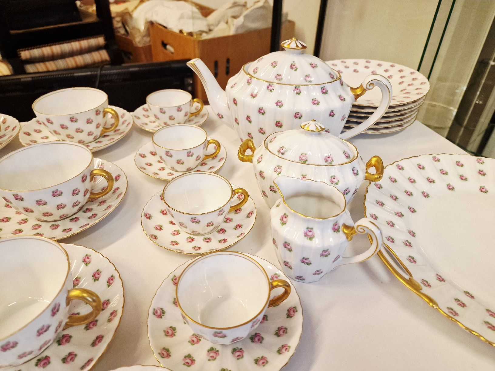 Set di piatti: Kaffeeservice Tillowitz  20 teilig Rosendekor Goldrand – Usato da BERN venduto da Intarsia 2