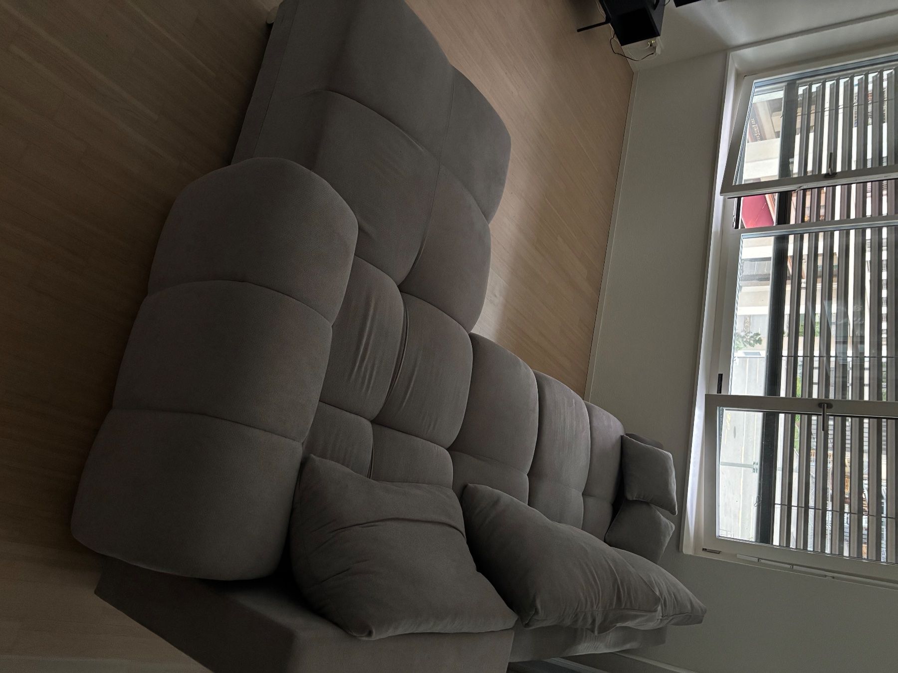 Divani: Ecksofa grau, ausziehbar – Usato da Dietikon venduto da EricLueber 2