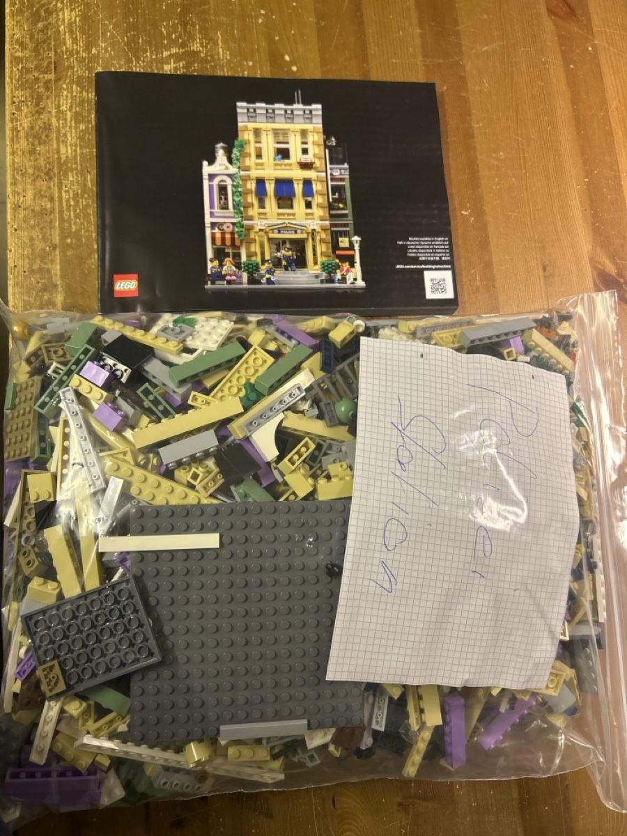 Lego Kit di costruzioni: LEGO Polizeistation - Modular Buildings Serie! – Usato da Liestal venduto da Gugu5