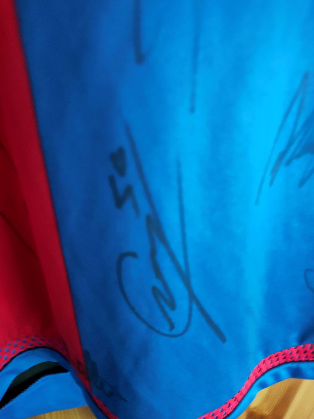 FC Basel Canottiere & Pantaloni: FC Basel Trikot mit Autogrammen – Usato da Leuk Stadt venduto da M56c0n 3