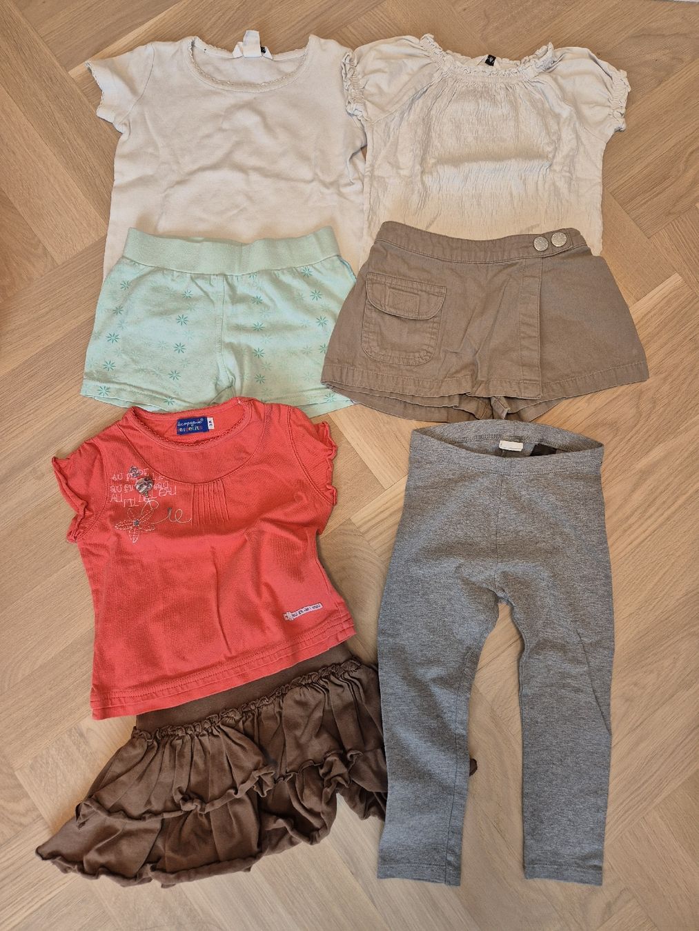 Kleiderpakete & -sets: Mädchen Basic Kleiderpaket Gr. 92 - Sommer – Gebraucht aus Küsnacht ZH von Nitzgi