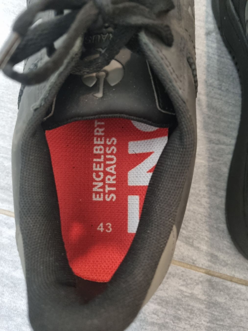 Engelbert Strauss Scarpe da uomo: Arbeitsschuhe Engelbert Strauss S1 Grösse 43 schwarz  – Usato da Meisterschwanden venduto da fibe84 1