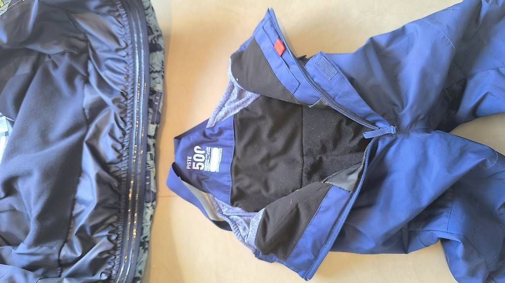 Decathlon Completi: Combinaison Ski Decathlon taille 98-104 – Usato da Pont-la-Ville venduto da cri_6ltn 1
