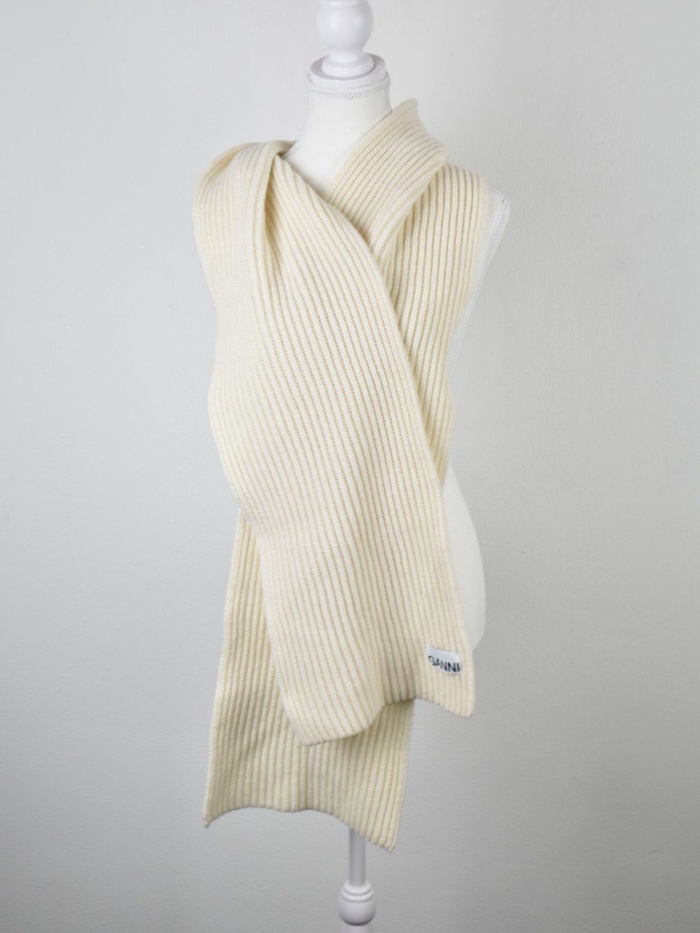 Ganni Foulard & Sciarpe: Ganni Schal, offwhite – Usato da Nürensdorf venduto da 2ND_STORY