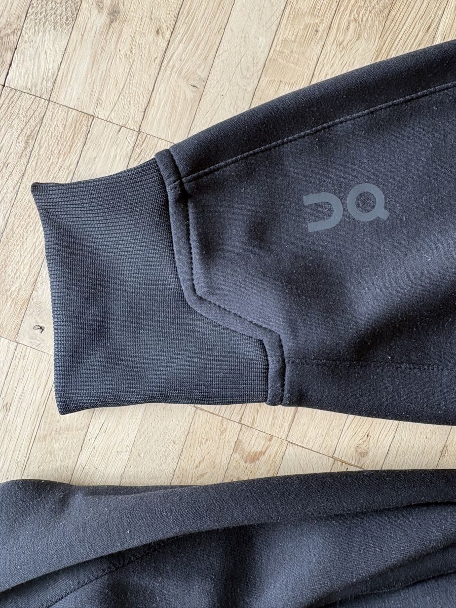 Pantaloni: ON run on clouds sweatpants – Usato da Rombach venduto da akiromay 7
