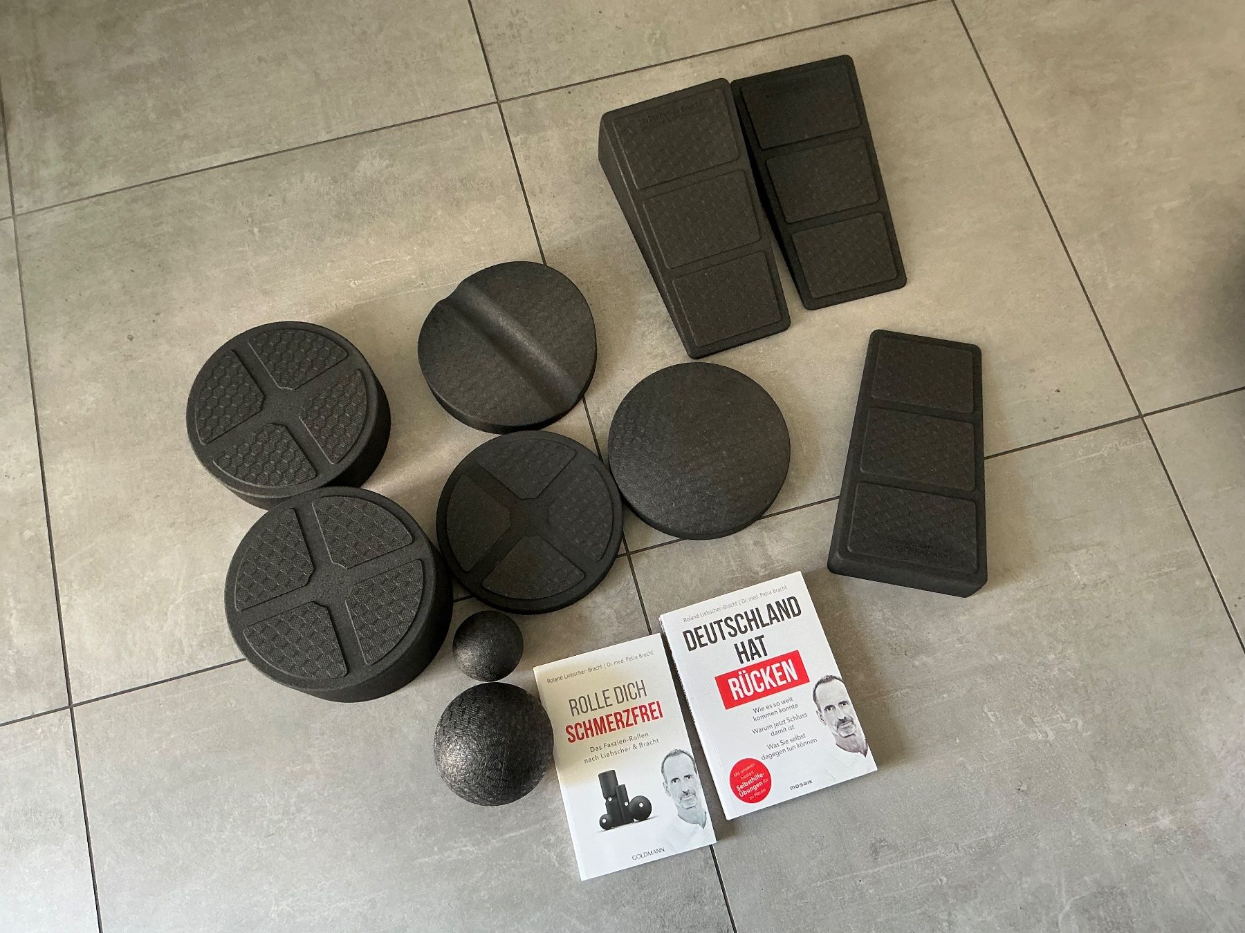 Medizinische Geräte: Rückenretter + Knieretter + 2 Bücher – Gebraucht aus Carona von LaDark11 2