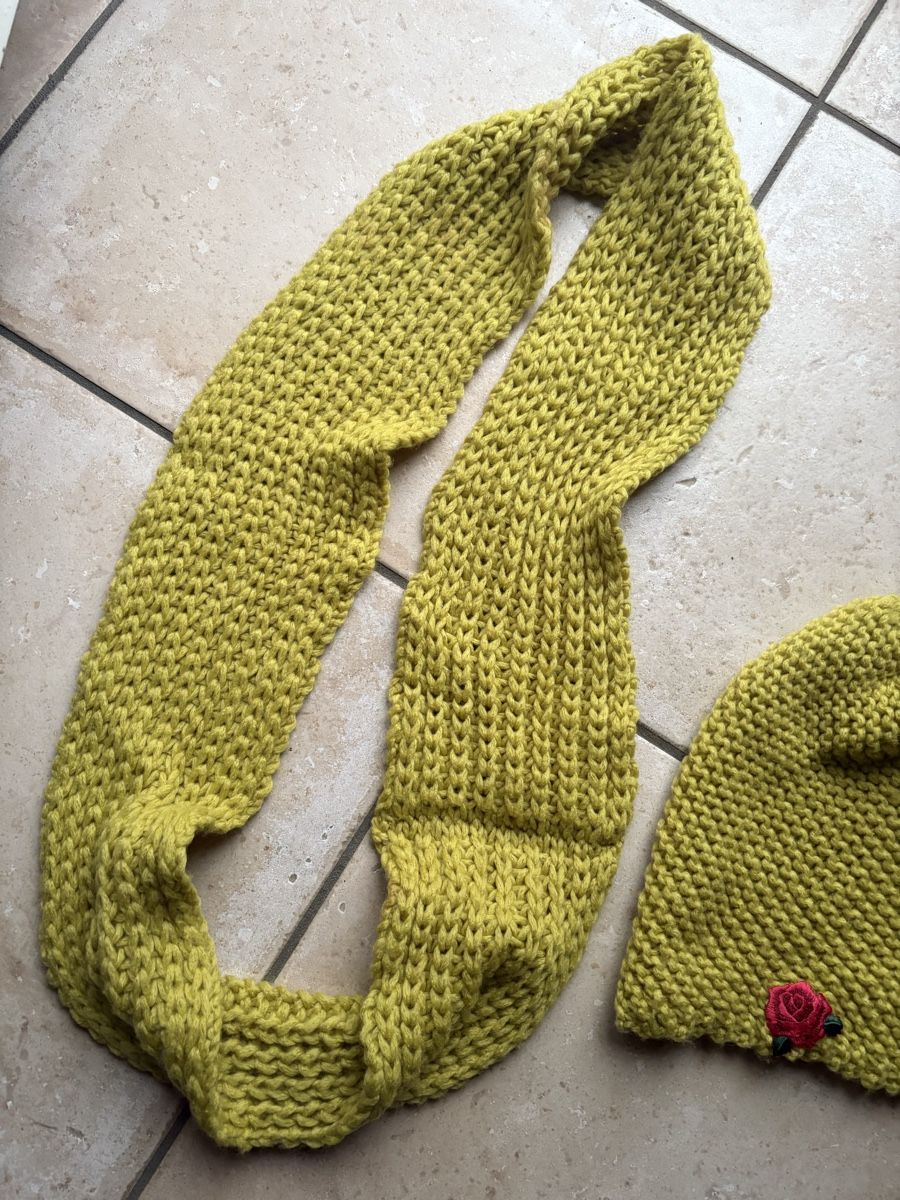 Foulard & Sciarpe: Loopschal mit Mütze – Nuovo (secondo la descrizione) da Ricketwil venduto da Lady_of_Glenmore 1