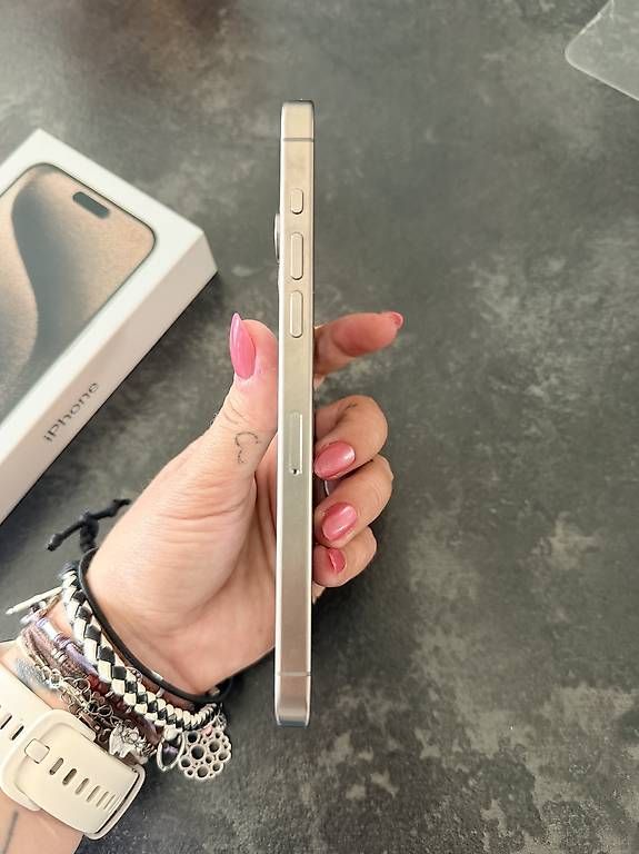 Apple Portables: Apple iPhone 15 Pro Max – D'occasion à Solothurn par jolly_vrs 3