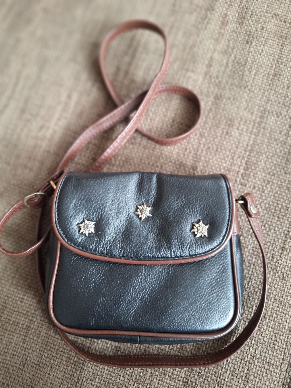 Borse da donna: Handytasche mit Edelweiss-Motiv – Usato da Bassersdorf venduto da Makeje58