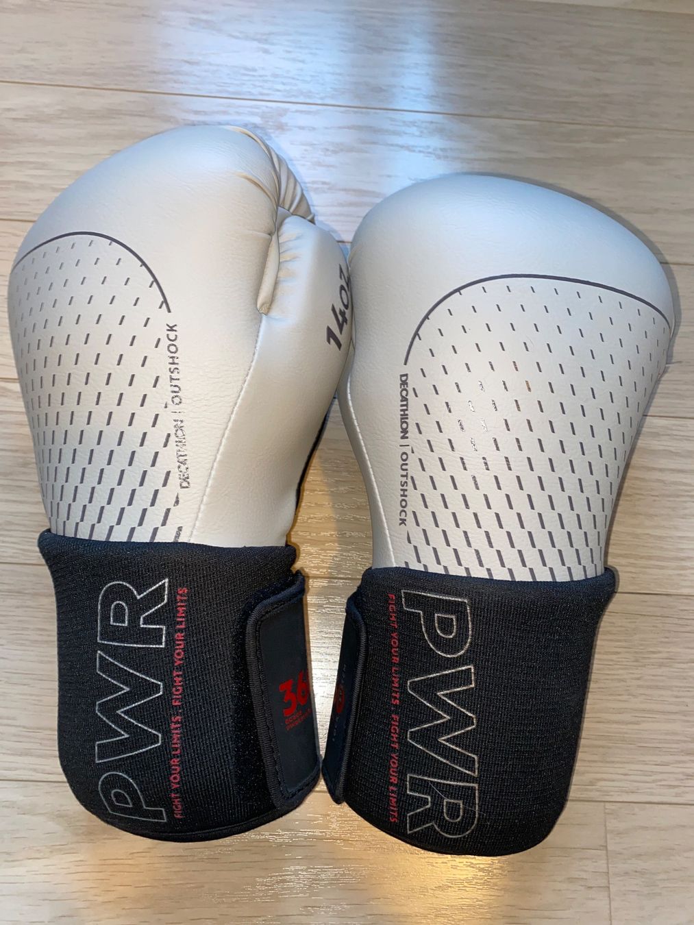 Decathlon Gants & mitaines : Gants de boxe Decathlon 14oz – Neuf (Voir description) à Givrins par mar_d7df 4