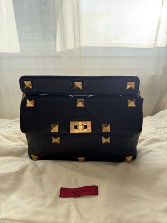 Valentino Garavani Roman Stud Bag in Schwarz