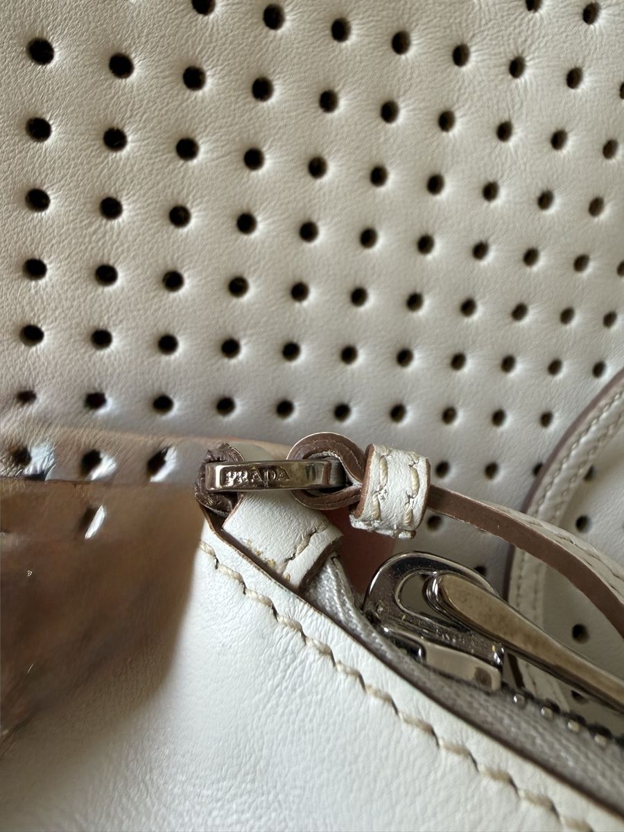 Prada Taschen für Damen: Prada Perforated City Calf Hobo Bag – Neu (gemäss Beschreibung) aus Zürich von Ju777 5
