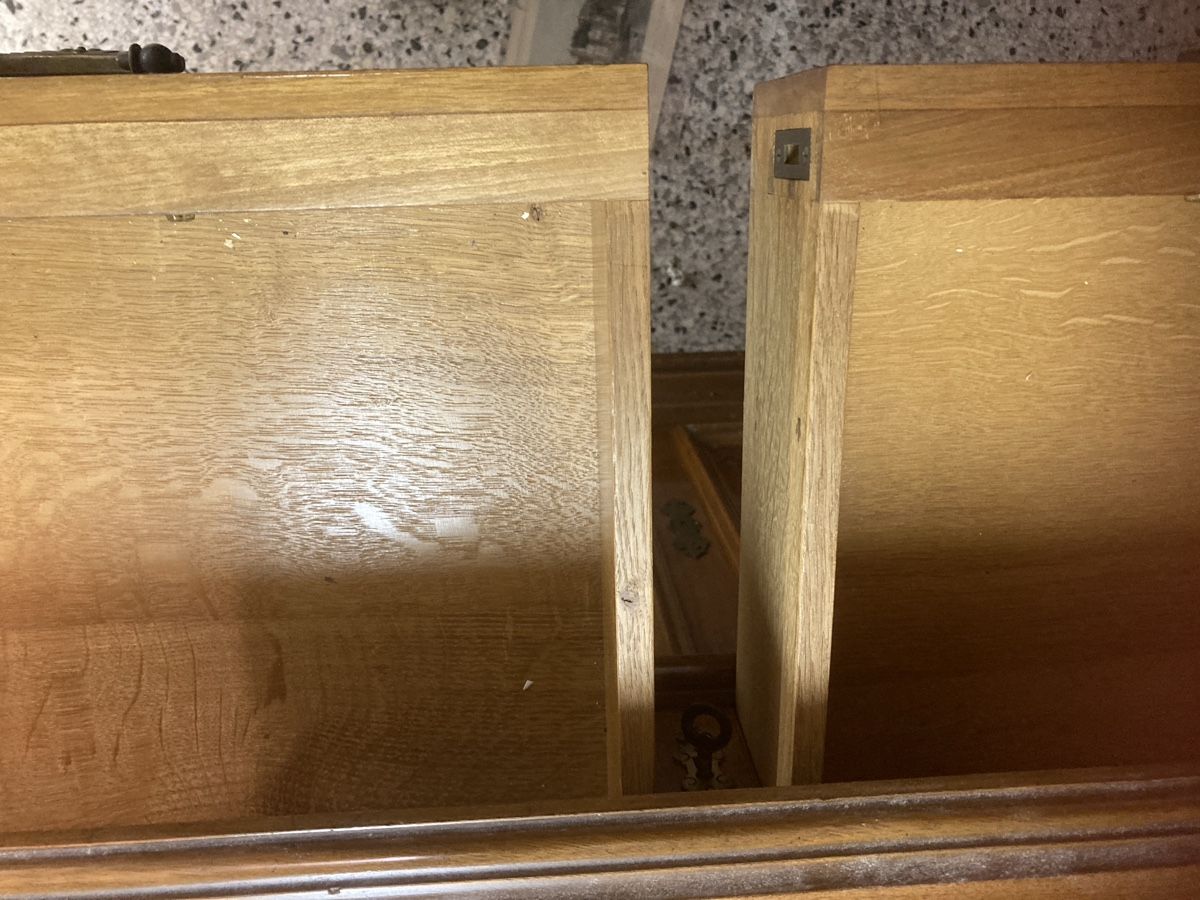 Commodes: Kommode, 2 Türen, 2 Schubladen, Nussbaum – D'occasion à Zürich par Mueschelmau 1