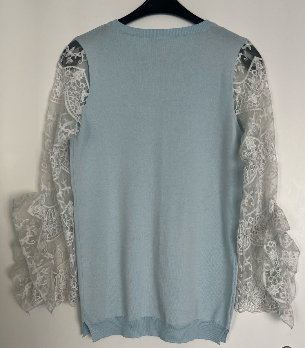 Pullover & Sweatshirts: Hellblaue Strickjacke mit Spitzeärmeln – Neu (gemäss Beschreibung) aus Uster von Family_Boutique 1