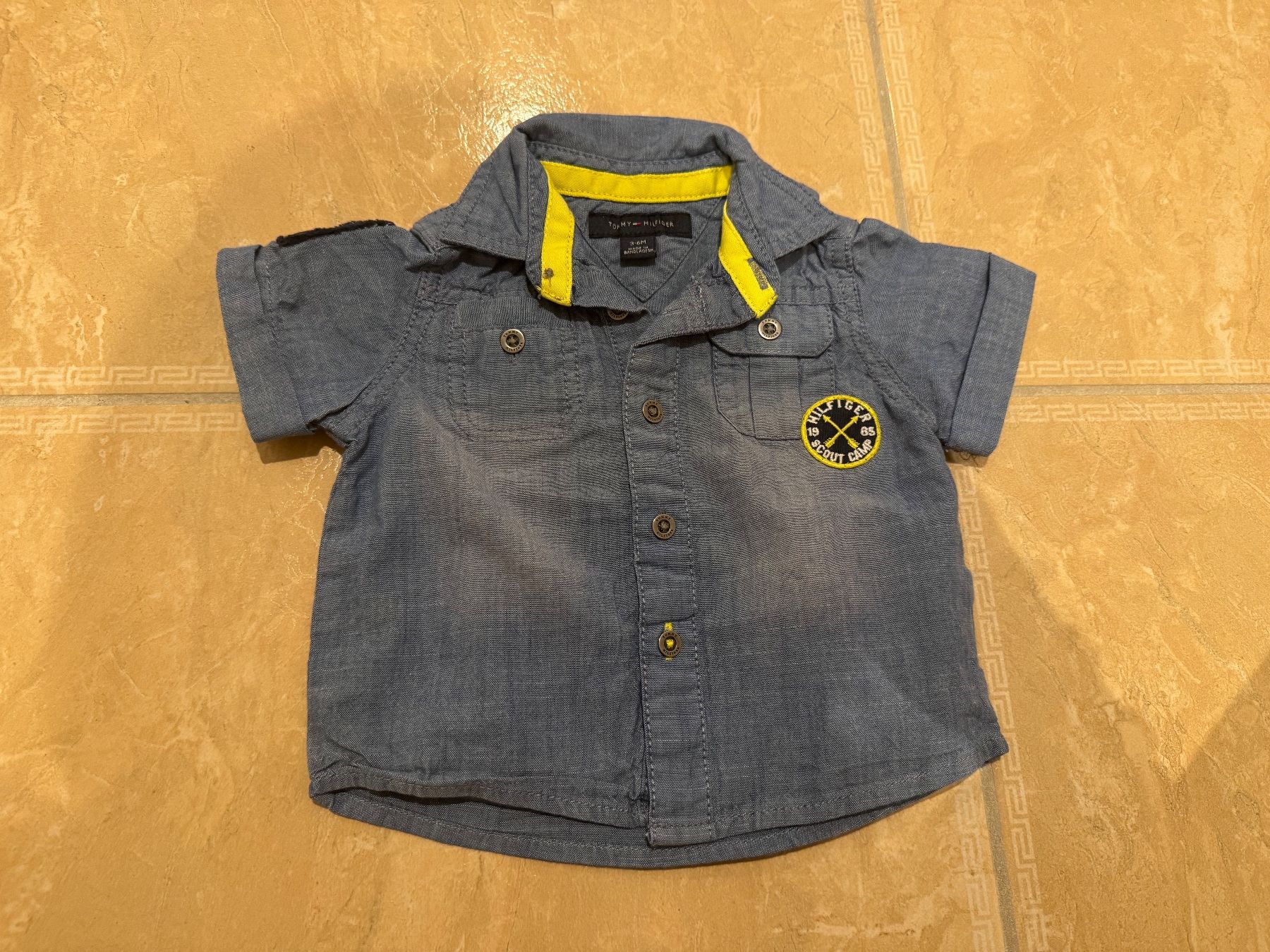 Tommy Hilfiger Camicie, T-shirt & Polo: Tommy Hilfiger NWT süsses Hemd,3-6Mt 62-68 – Nuovo (secondo la descrizione) da Klingnau venduto da Markus14 2