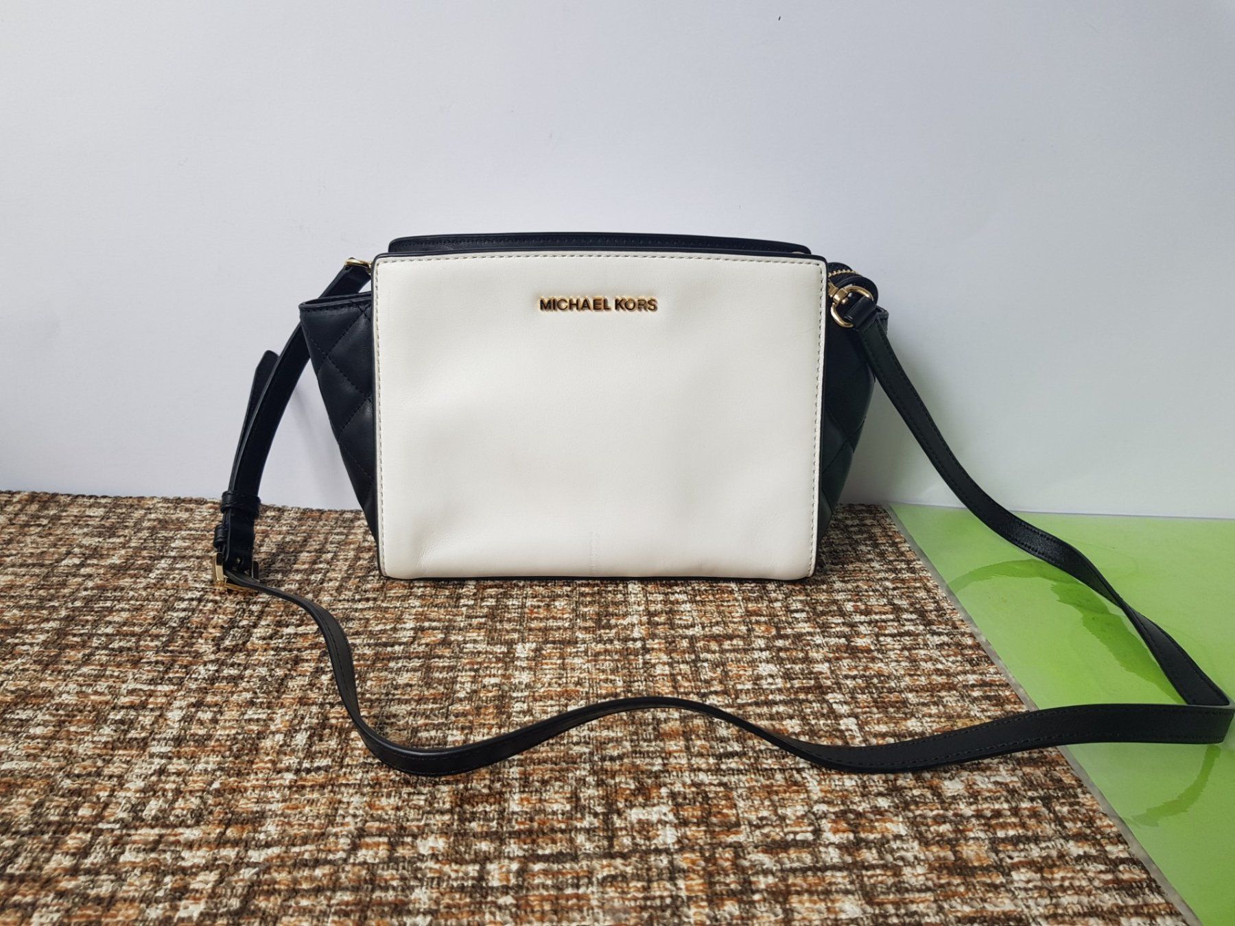 Michael Kors Borse da donna: Michael Kors Leder Umhängetasche – Usato da Basel venduto da Birs868