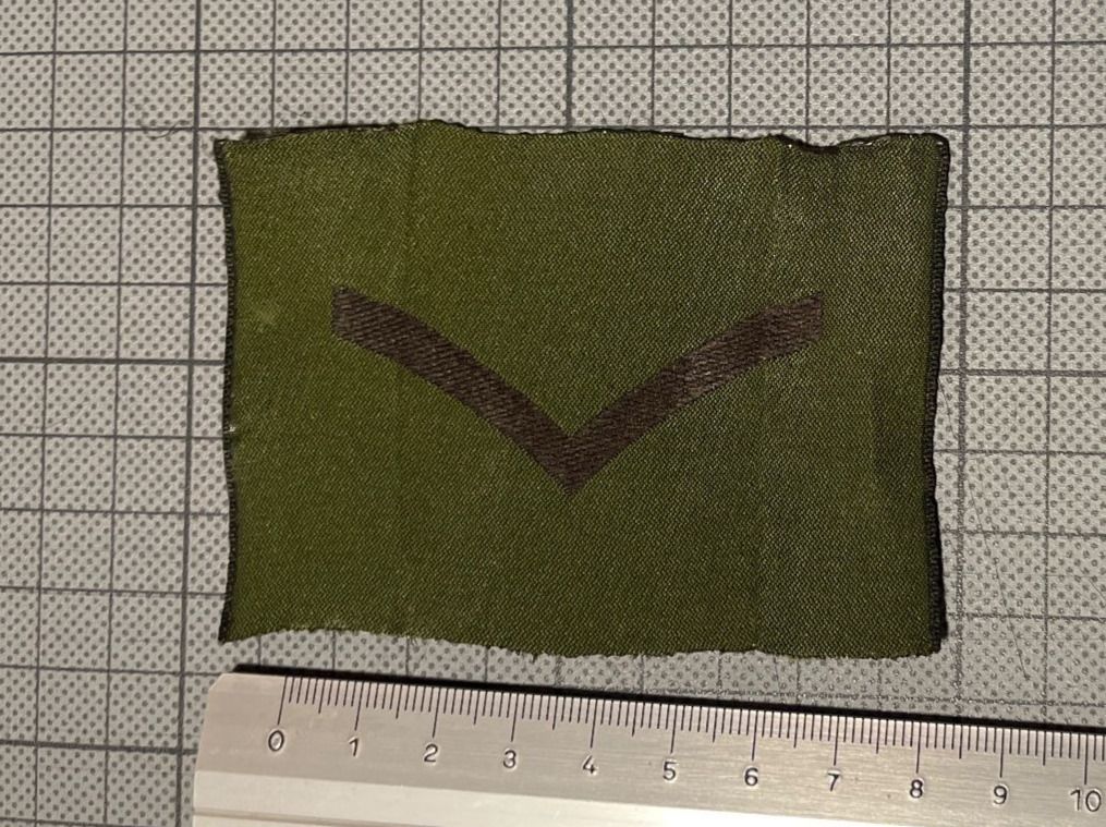 Plaketten & Abzeichen: Lance-Corporal's Rank Badge DPM 85 Combat British Army – Gebraucht aus Bischofszell von Klabauta