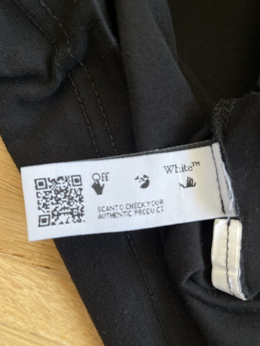 Off-White T-shirts: OFF-WHITE-Shirt schwarz Gr. XL – D'occasion à Zürich par Kleanthy 4