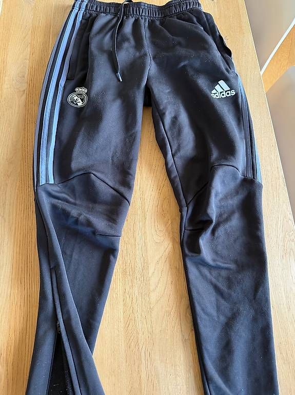 Adidas Pantaloni: Training Adidas nero taglia XS – Usato da Novazzano venduto da sol_vk8x
