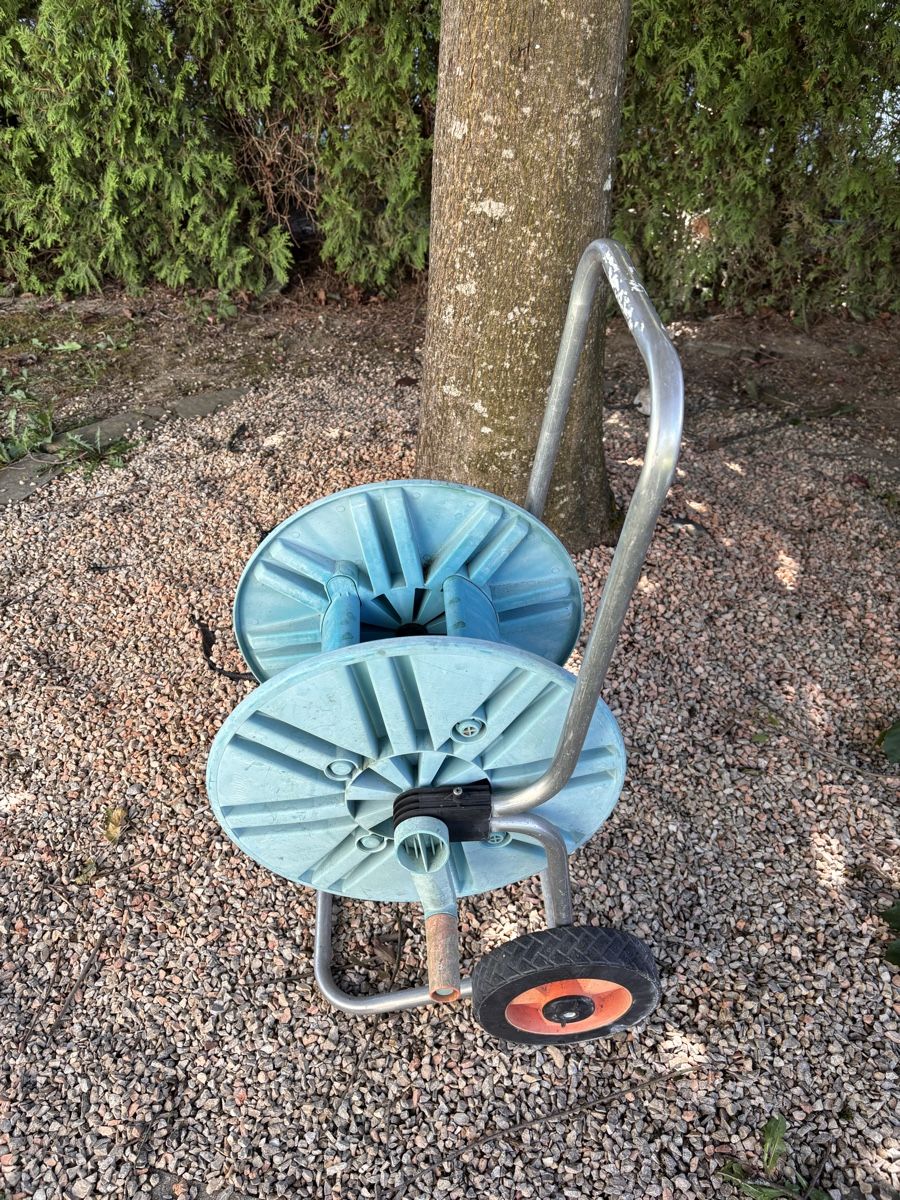 Gardena Tubi & Tubi flessibili: Gartenschlauchwagen mit Rollen (ohne Schlauchsufsatz) – Usato da Waltenschwil venduto da Schmetterling2015 4