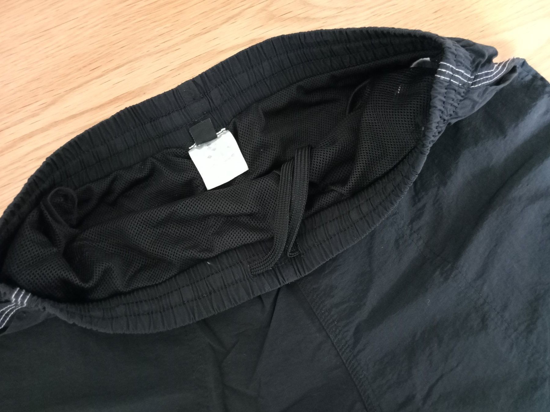 Pantaloni: Sporthose Adidas und Arena – Usato da Zürich venduto da kitsune 2