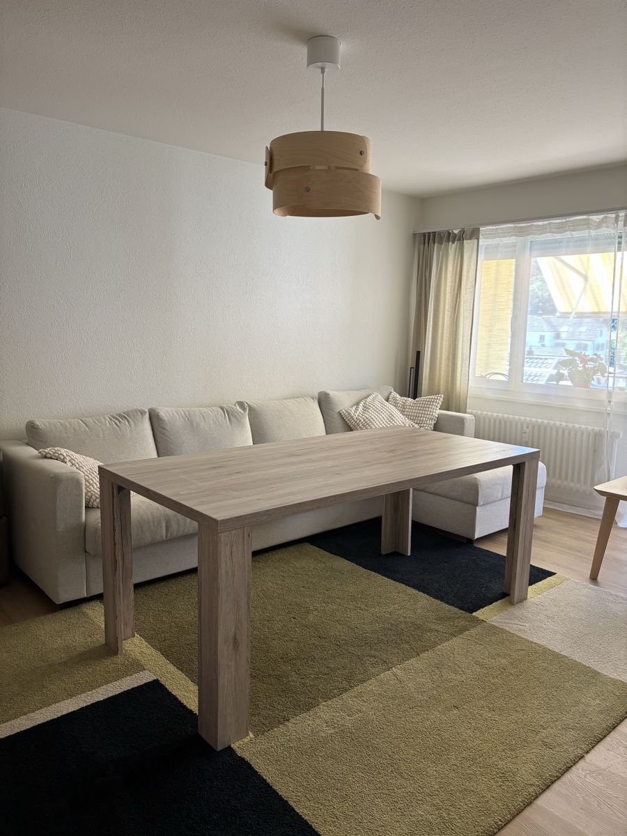 Tables: Massiver Esstisch in moderner Eichenoptik  – D'occasion à Trimbach par fro_2ztm