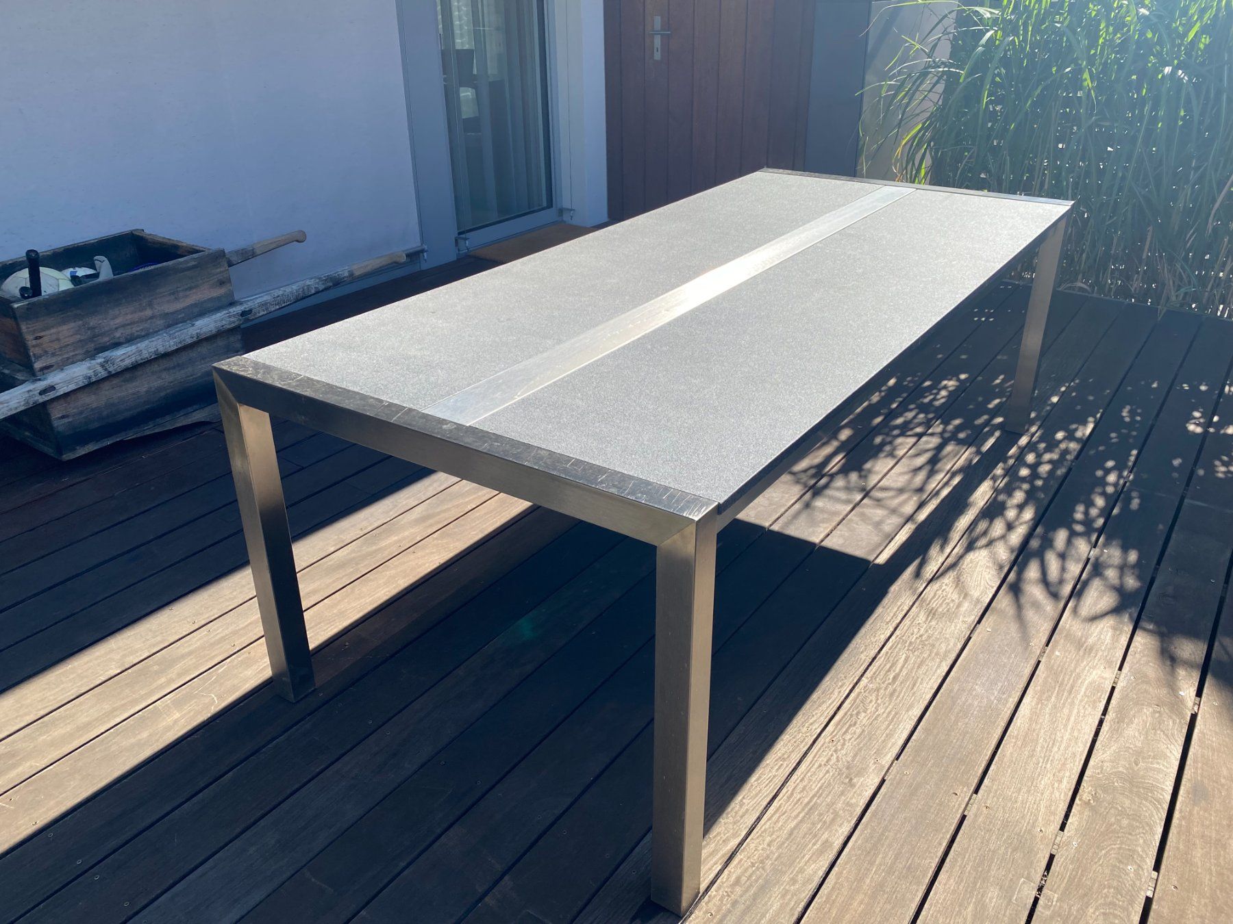 Pfister Tables: Table de jardin en granit Pfister – D'occasion à Fribourg par douce-01 1