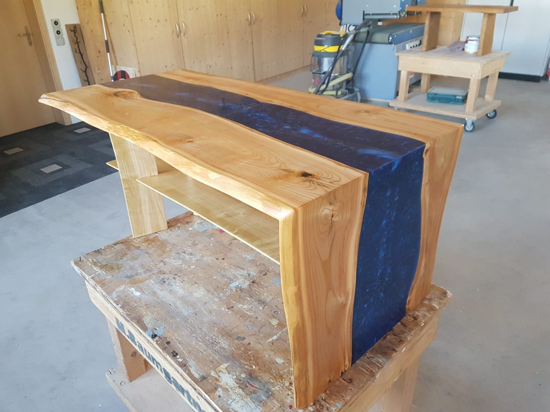 Articoli in legno: Salon Tisch – Usato da Wuppenau venduto da Holzmann1