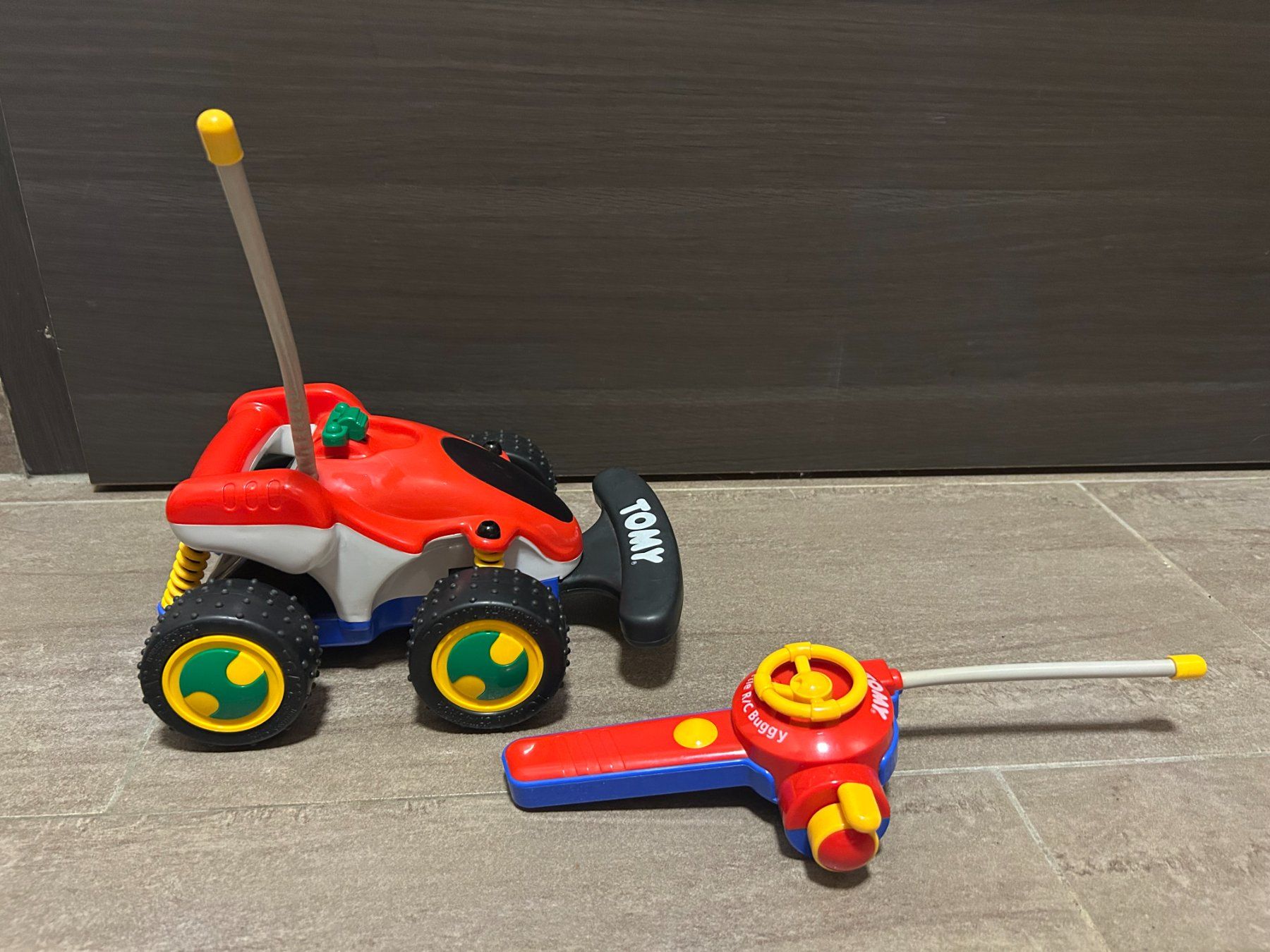 Modellismo RC: Tomy Big Fun Buggy télécommandé vintage 90's – Usato da Lausanne venduto da Retro-geek 3