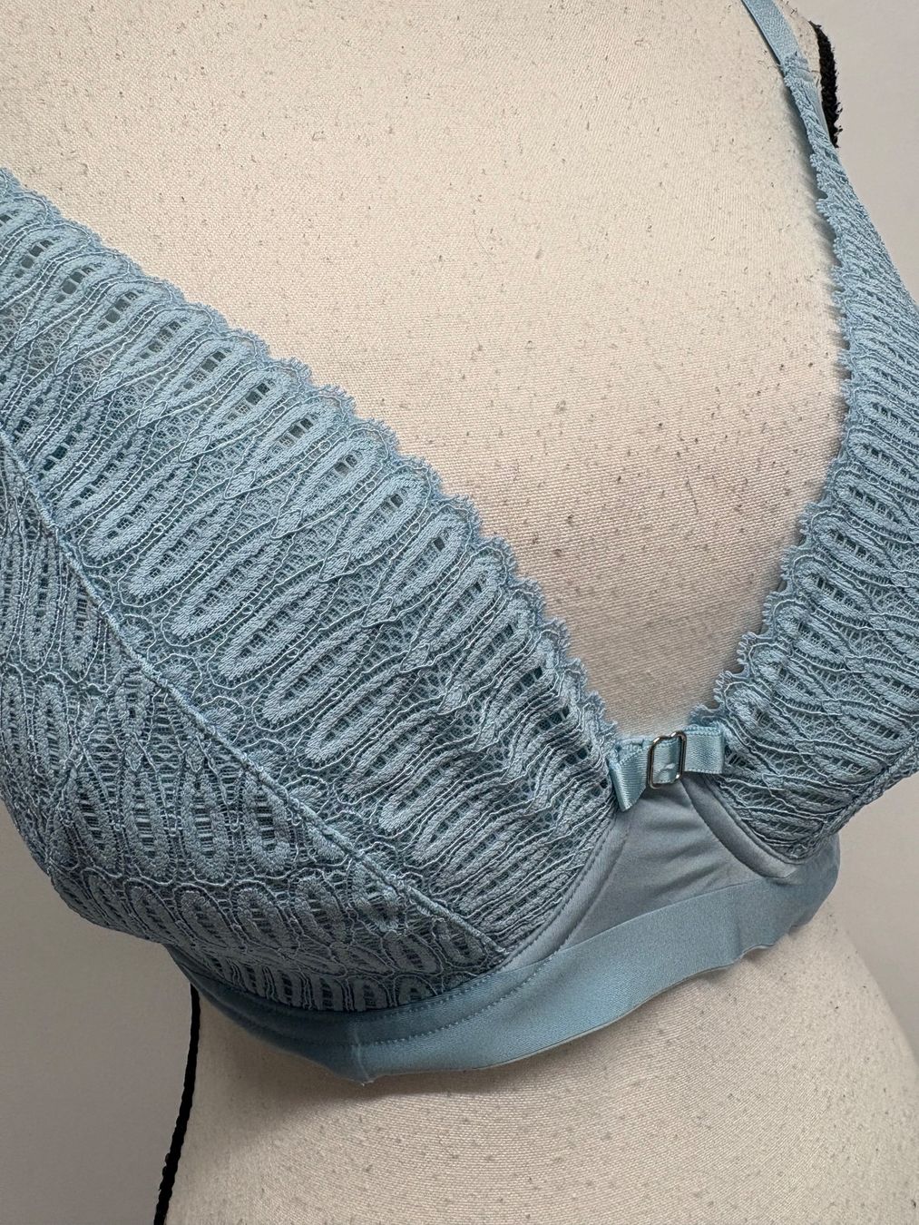 Triumph Altra biancheria intima: Triumph BH mit Spitze Aura Spotlight 75F blau hellblau – Nuovo (secondo la descrizione) da Regensdorf venduto da secondchancefashion 2