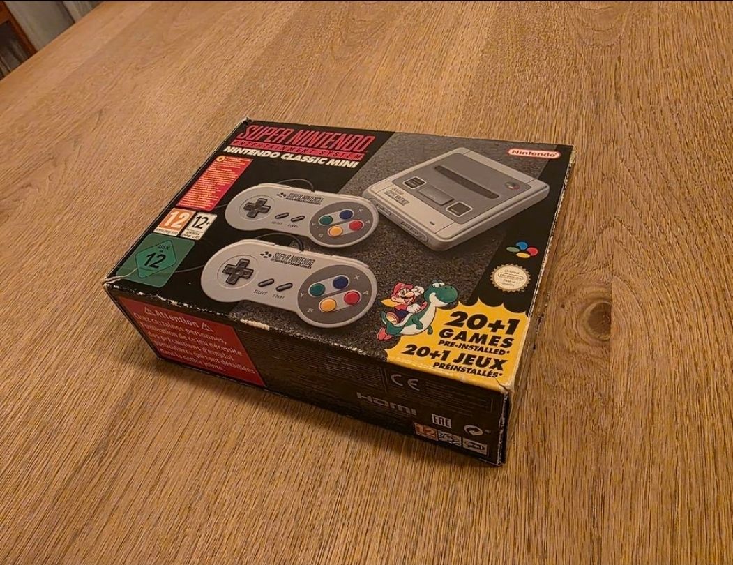 Nintendo Console: Super Nintendo Classic Mini 59 Spiele inkl. 2 Controller – Usato da Chur venduto da SANTACODI