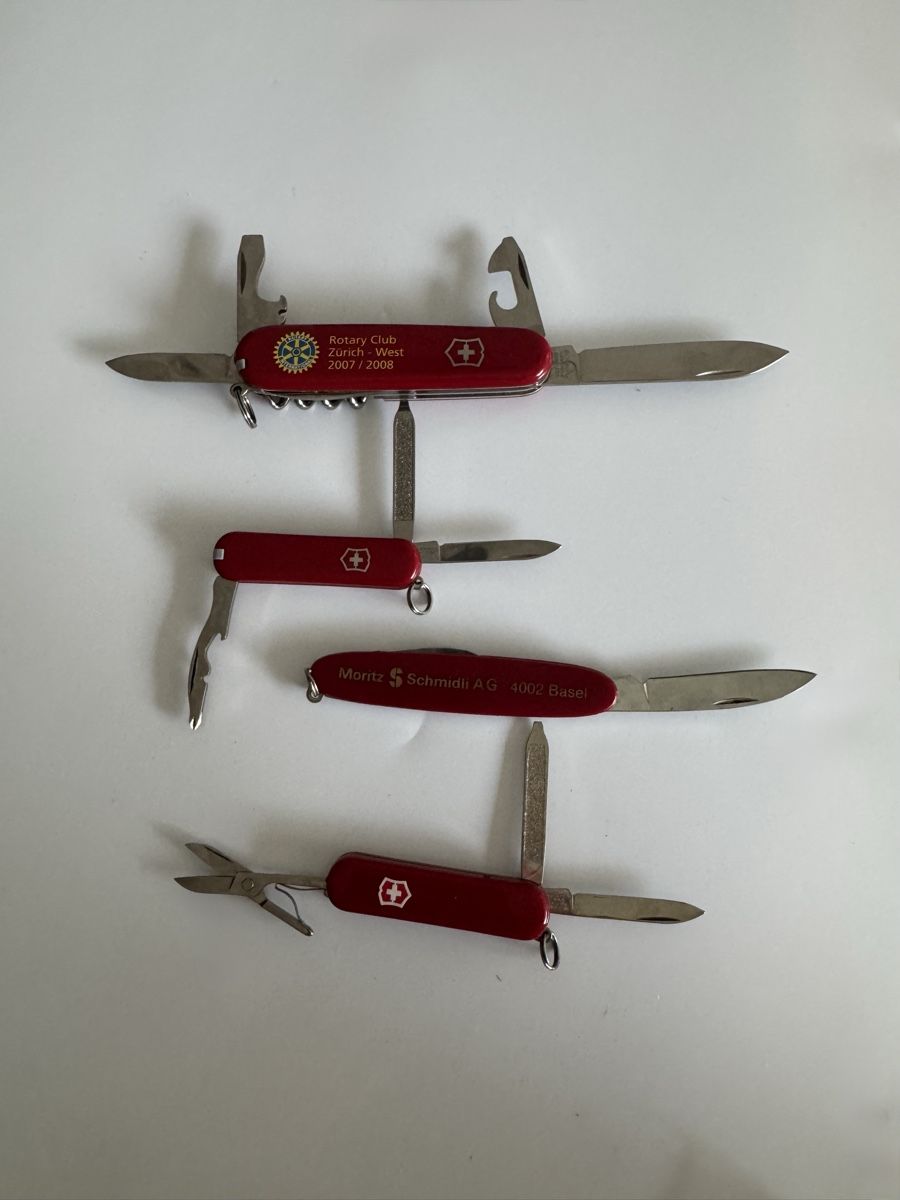 Victorinox Coltelli: Set Victorinox Schweizer Taschenmessern – Usato da Vionnaz venduto da b_f_d_r_g 1