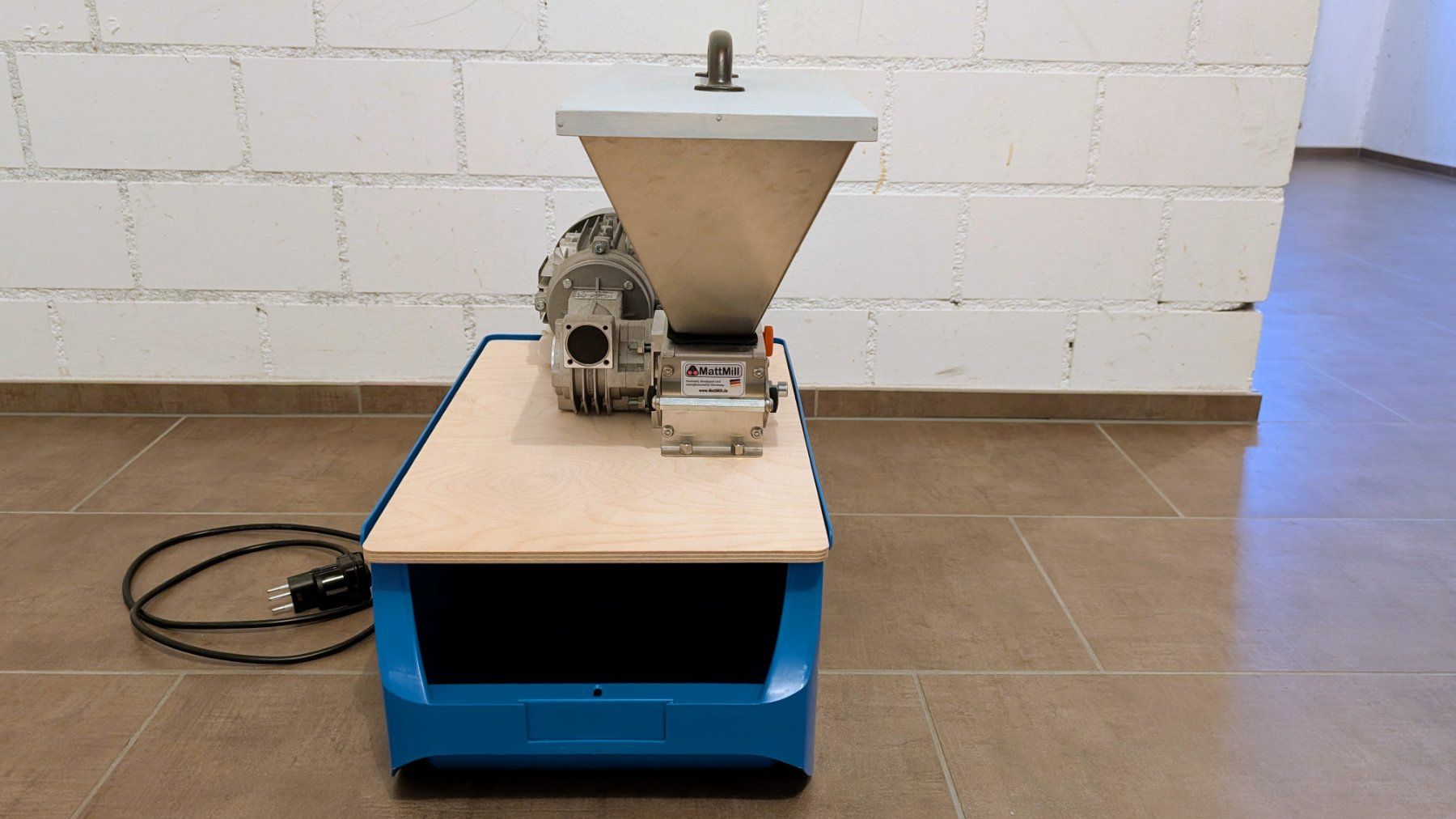 Alle Maschinen: MattMill Master Malzmühle mit Box + 230V Motorkit – Gebraucht aus Gams von Darky3 1