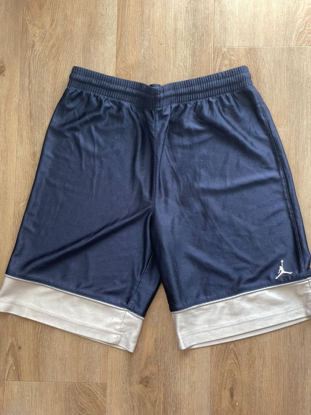Jordan Canottiere & Pantaloni: Jordan Basketball Short – Usato da Genève venduto da sha_rrt5