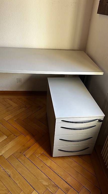 Bureaux: Bürotisch mit Korpus – D'occasion à Dübendorf par simonsomon