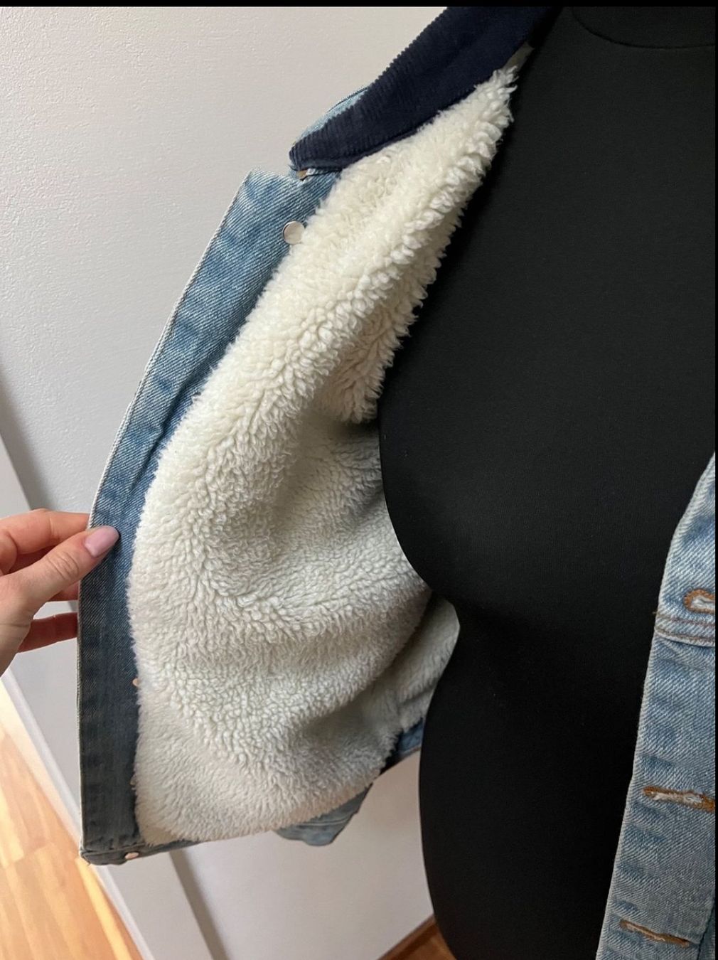 Brandy Melville Jacken: Jeansjacke - Brandy Melville – Gebraucht aus Olten von yuv_nd9t 2
