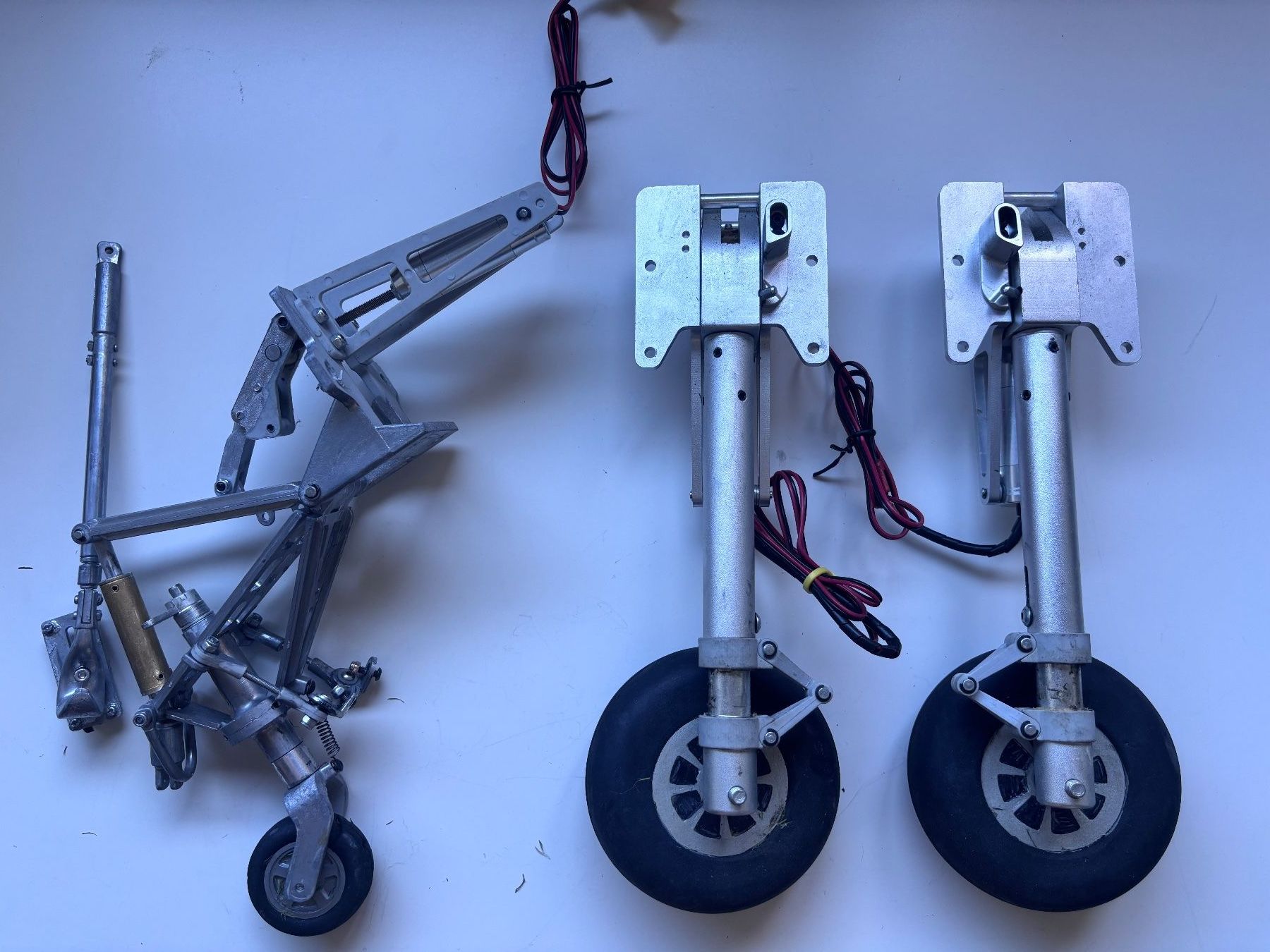RC Modellbau: Train d’atterrissage 90° électrique et roulette de queue – Gebraucht aus Genève von Sabgoblin 1